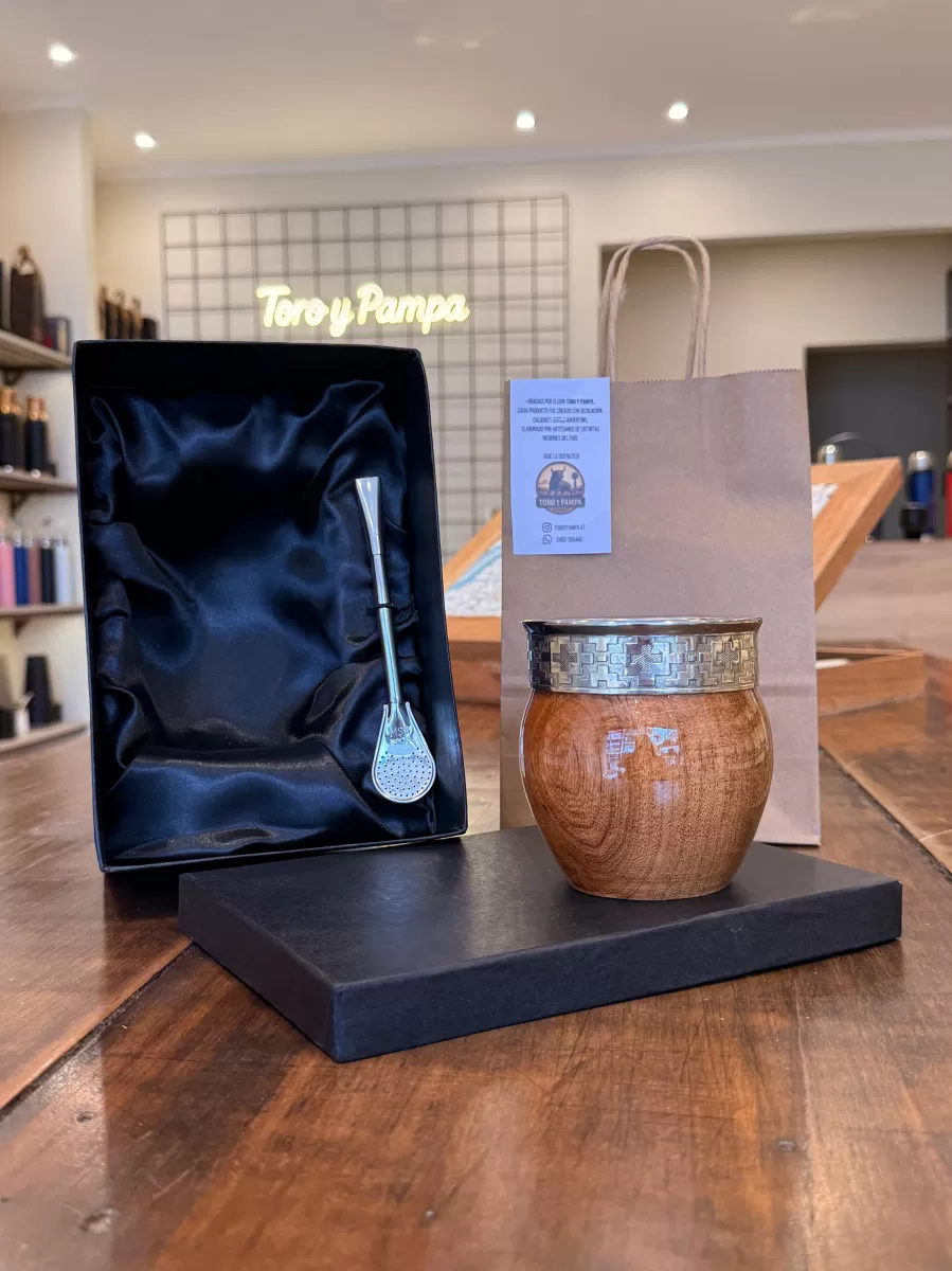 Box Empresarial 04 — Mate imperial de algarrobo laqueado